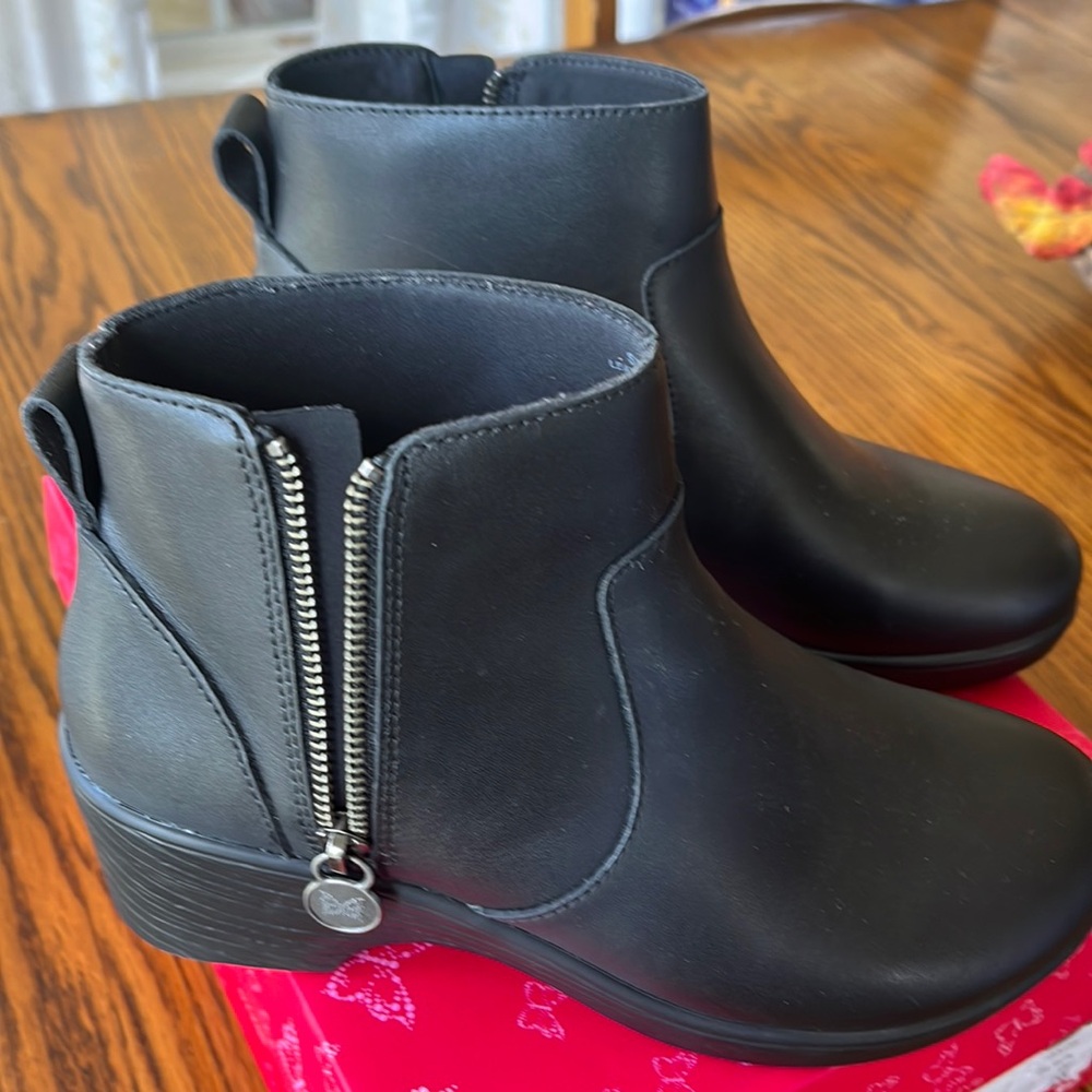Women’s Algeria boot size 8-81/2